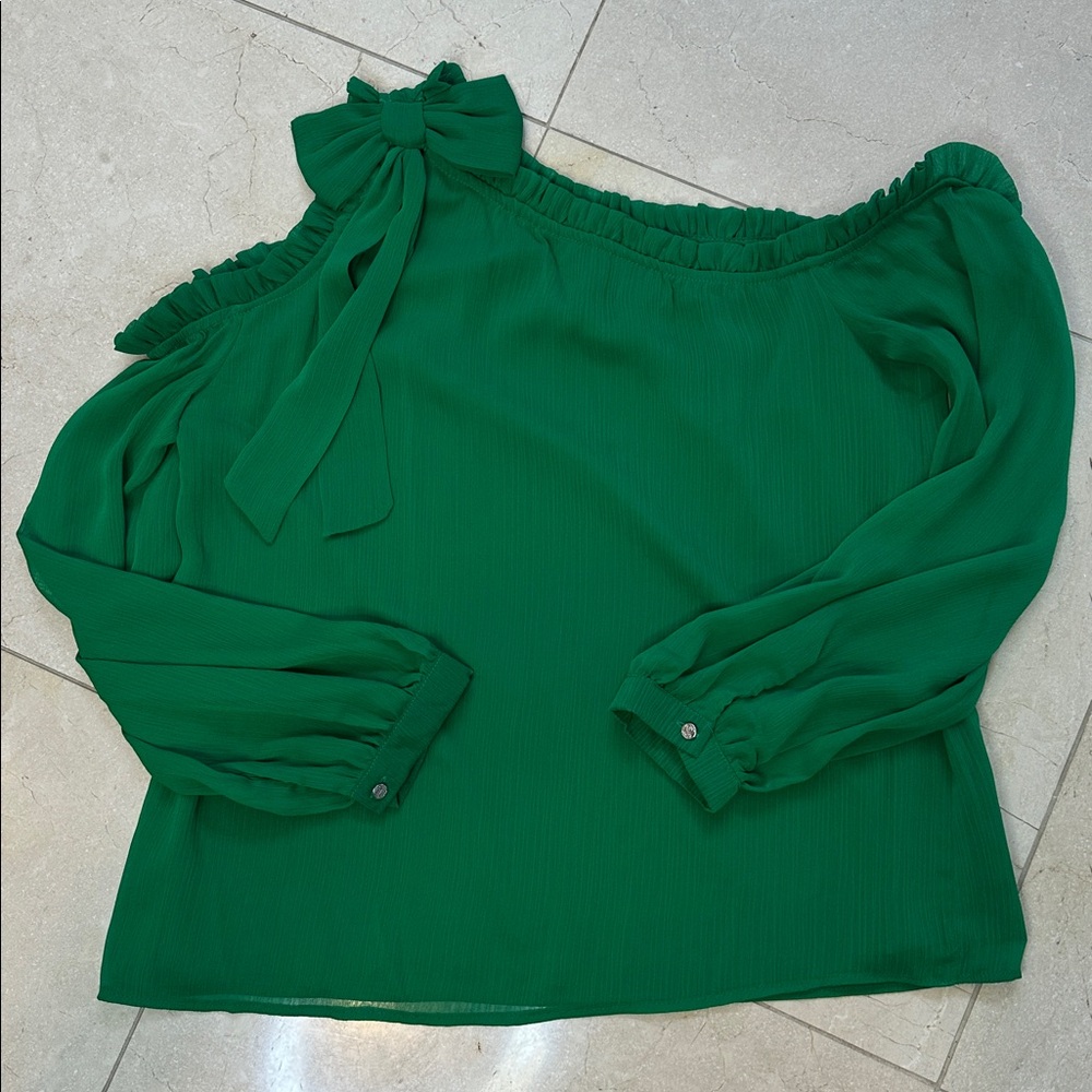 CeCe Green Women's Blouse One Side Cold Shoulder Top Medium - Picture 4 of 7